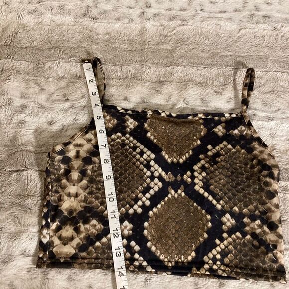: :NEW 90s / Y2K Inspired Snake Skin Print Crop Tank Top : : - Picture 3 of 5